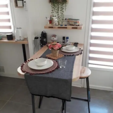 Beau Refait A Neuf Centre Avec Clim Balcon 纳博讷