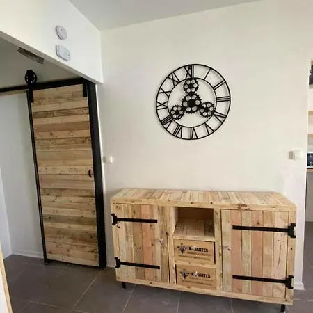 Beau Refait A Neuf Centre Avec Clim Balcon 纳博讷